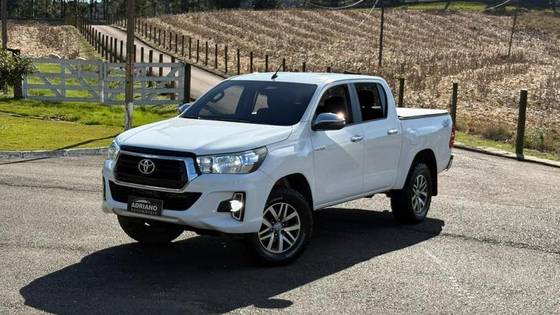 TOYOTA HILUX 2.7 SR 4X2 CD 16V FLEX 4P AUTOMÁTICO TOYOTA HILUX 2.7 SR 4X2 CD 16V FLEX 4P AUTOMÁTICO